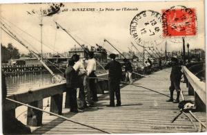 CPA St-NAZAIRE - La Peche sur l'Estacade (222195)