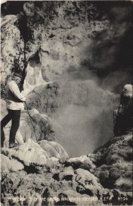 PC NEW ZEALAND, GREAT WAIRAKEI GEYSER, Vintage Postcard (B41705)