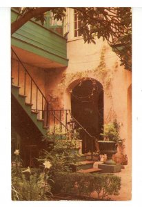 LA - New Orleans. Maison Montegut Courtyard