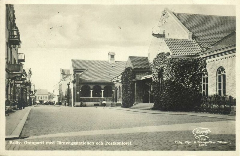 sweden ESLÖV Gatuparti med Järnvägsstationen Station 1957 RPPC Postcard