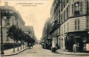 CPA Levallois Perret Rue Poccard (1311146)