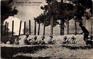 US Army WW1 Vintage Patriotic Postcard - Soldiers in the Trenches -