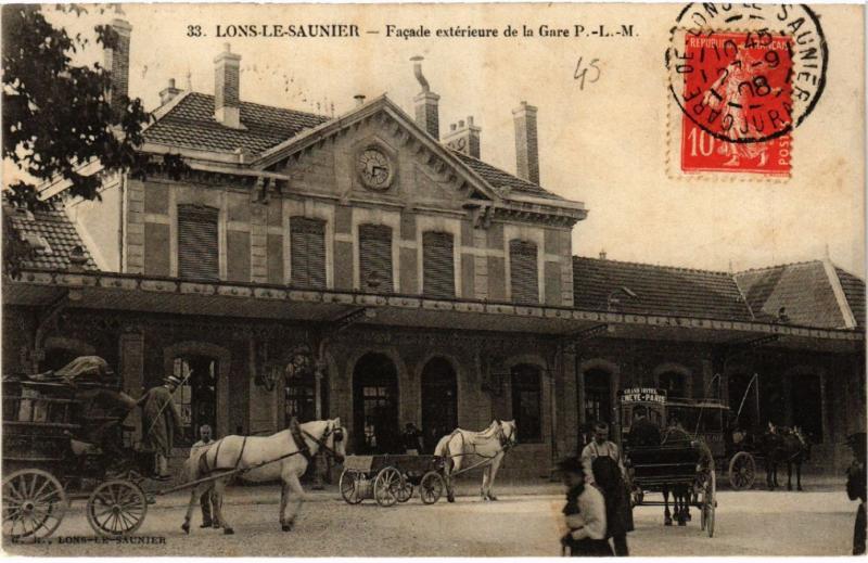 CPA AK LONS le SAUNIER Facade exterieure de la Gare P.L.M. (447335)