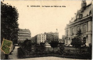 CPA Levallois Perret Square de l'Hotel de Ville (1311160)