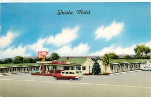 1961 Great Falls Montana Shasta Motel occupation autos Postcard 26-270