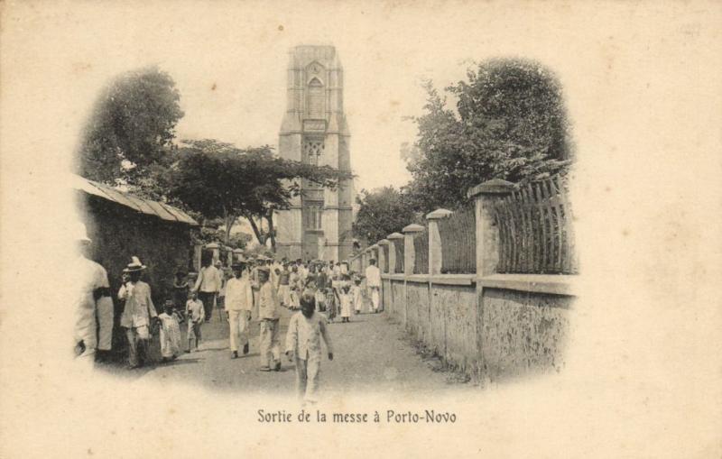 CPA Dahomey Afrique - Sortie de la Messe á Porto-Novo (86833)