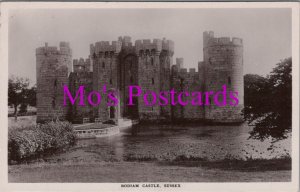 Sussex Postcard - Bodiam Castle. Posted in 1926 - HM297