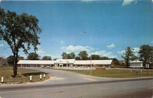 Raynham Massachusetts 1961 Postcard Town 'n Country Motor Inn near Taunton