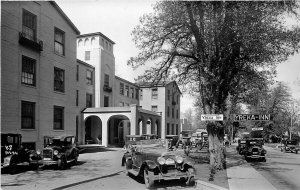 Postcard RPPC 1930s California Yreka Siskiyou Inn occupation Autos CA24-2843