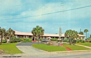 DAYTONA BEACH FL~RITTER'S VILLA-MODERN MOTEL OVERLOOKS OCEAN & HALIFAX POSTCARD