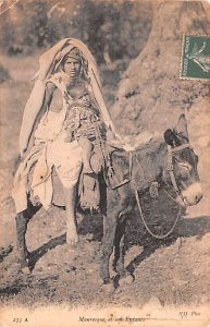 Mauresque et son Enfant Algeria 1908 