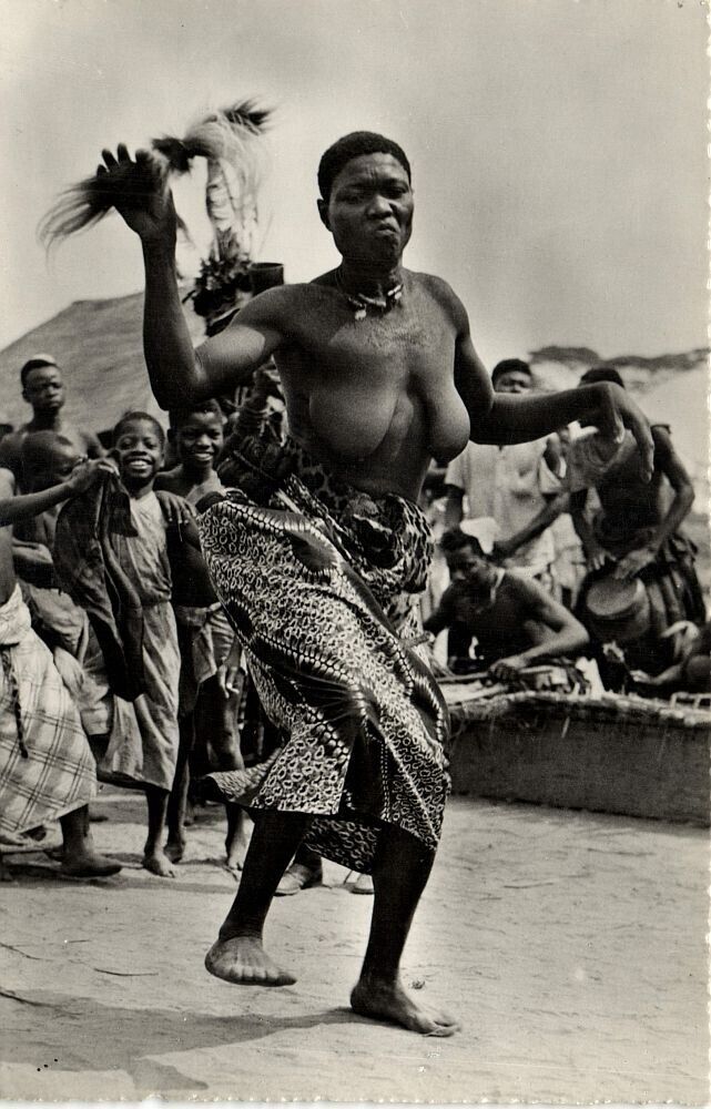 belgian congo, Group of Topless Native Mandibu Women (1920s) Postcard