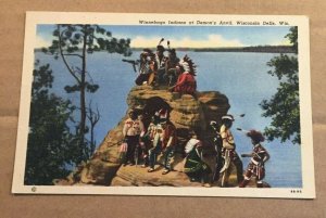 UNUSED LINEN  POSTCARD  WINNEBAGO INDIANS, DEMON'S ANVIL, WISC. DELLS, WISCONSIN