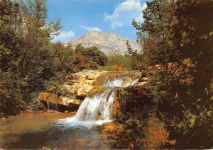 BR47013 Aix en provence cascade au pied de la montagne      France