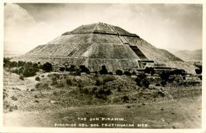 Mexico - Teotihuacan. The Sun Pyramid.    *RPPC