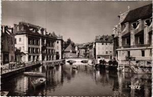 CPA ANNECY Canal du Thiou et vieux quartiers (618404)
