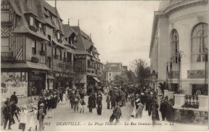 CPA Deauville Rue Gontaut Biron (1233398)