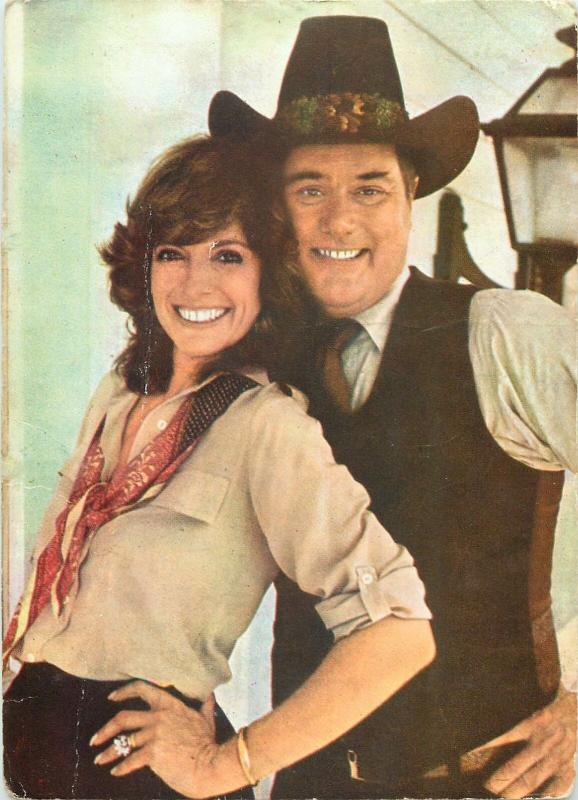 Actors Larry hagman si Linda Gray postcard cowboy hat