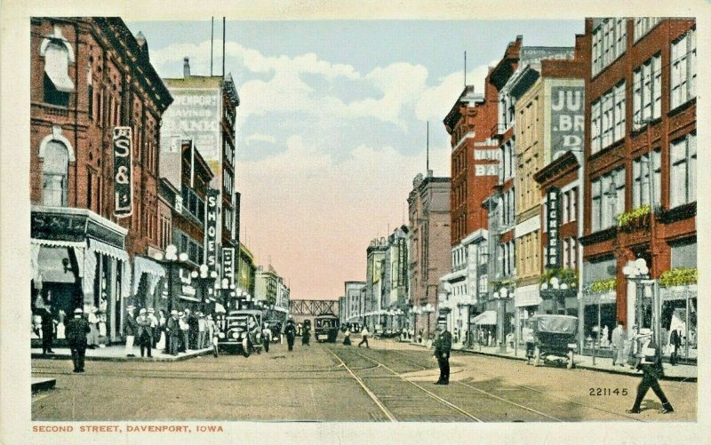 Postcard Antique View of Second Street in Davenport, IA.     T9