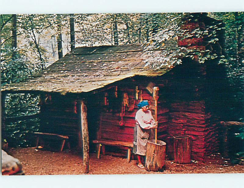 Unused 1980's POUNDING CORN AT CHEROKEE NATIVE INDIAN VILLAGE Cherokee NC Q8772