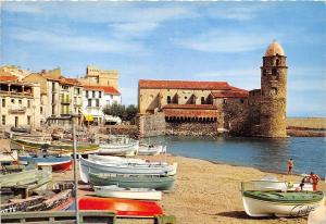 BR27404 Collioure la plage et le glise saint vincent france