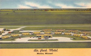 Mexico Missouri Air Park Motel, Color Linen Vintage Postcard U7068