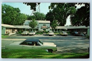 Wisconsin Dells Wisconsin Postcard Coachlight Motel Classic Cars Exterior c1960