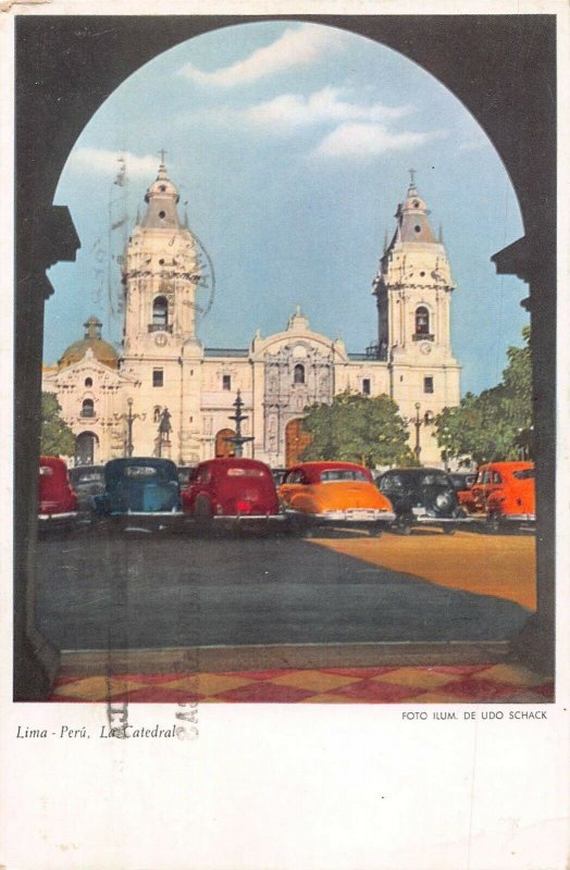 LIMA PERU~LE CATEDRALE-THE CATHEDDRAL~VERY COLORFUL AUTOMOBILES~1962 POSTCARD