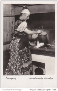 Hungary Bauern Kueche In Mezokovesd Girl In Typical Costume In Kitchen Real P...