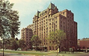 OTTAWA, Ontario Canada   LORD ELGIN HOTEL & Street View   Chrome  Postcard