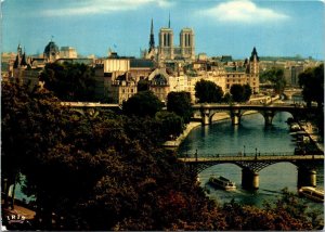 VINTAGE CONTINENTAL SIZE POSTCARD BRIDGES ALONG THE SEINE PARIS FRANCE 1970s