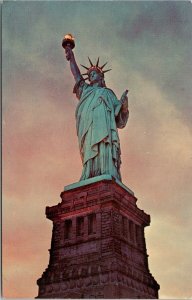 Statue of Liberty NY Liberty Island Unused Postcard G89