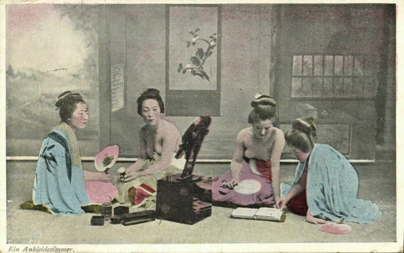 japan, Beautiful Nude Geisha Women at Toilet, Reading Book (1907) Postcard