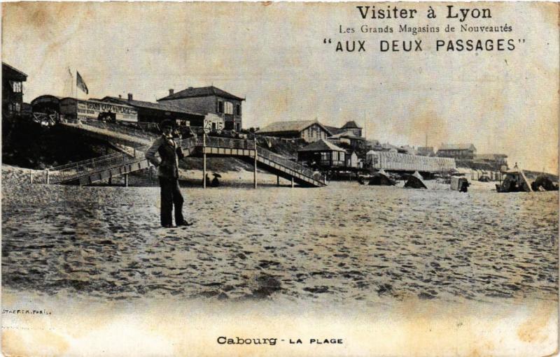 CPA Visiter a LYON - Les Grands Magasins de CABOURG - La Plage (515878)