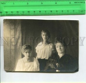 452543 USSR mother in mourning and two daughters hairstyles Old photo