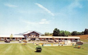 Manchester Depot, VT Vermont CHALET MOTEL~Tuttle Family ROADSIDE c1950s Postcard