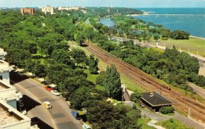 MILWAUKEE Wisconsin WI ~LAKE FRONT & BAY~Lincoln Memorial Drive ca1950s Postcard