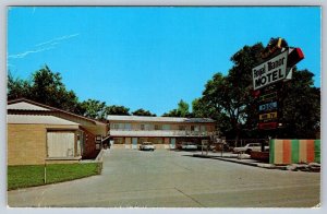 Royal Manor Motel, Ottawa, Kansas, Vintage 1985 Chrome Postcard