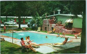 MOBILE, AL Alabama    BAMA  MOTEL   POOL  Scene  50s  Cars  Roadside  Postcard