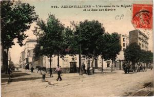 CPA AUBERVILLIERS - L'Avenue de la République et la Rue des Écoles (740273)