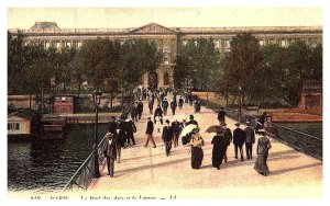 Paris ,   Le Pont des Arts et le Louvre