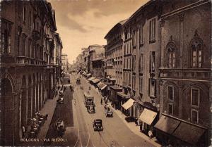 BT2511 via Rizzoli car voiture tramway Bologna        Italy