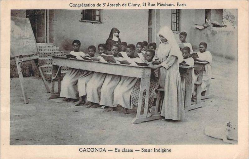 Angola - Caconda - En classe, Soeur Indigène