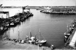 BR50621 L ensemble du port de peche et la base sous marine lorient       France