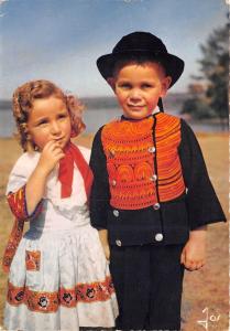 BR31180 Couple d Enfants de la Region de Pont l abbe costumes folklore child