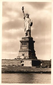 Vintage Postcard 1920's Statue Of Liberty On Bedloes Island New York City Bay NY