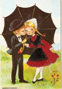 \Couple under Umbrella\ Beautifully embossed Spanish PC