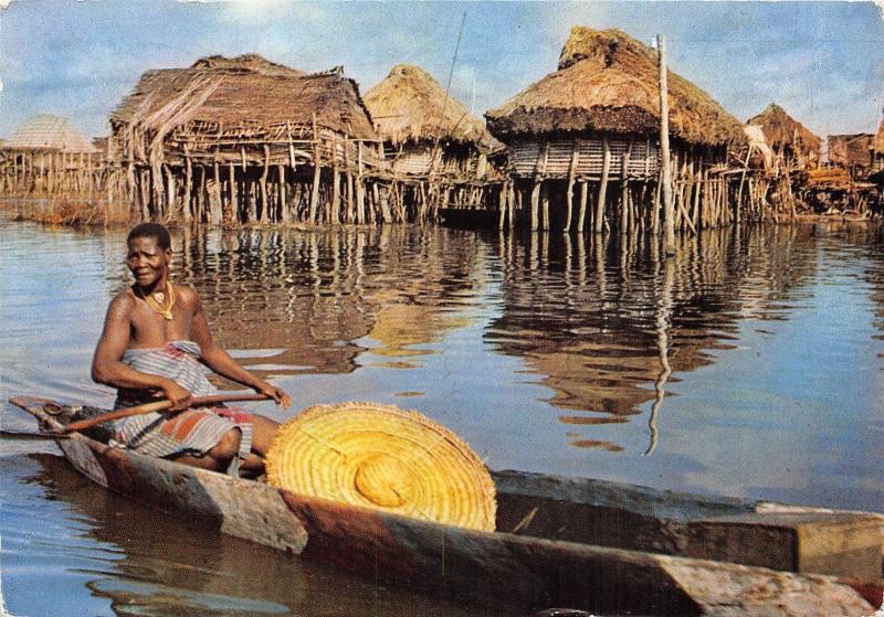 BG14086 dahomey village lacustre types folklore boat women benin