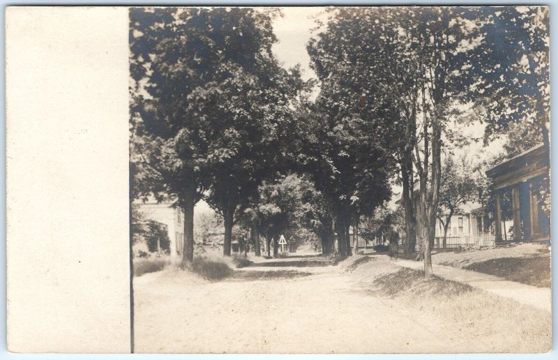 c1900s UDB Unknown Town RPPC Dirt Road Residence Street View Ghost Photo PC A151