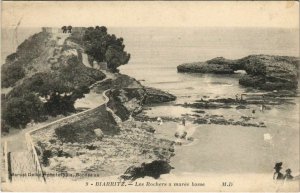CPA Biarritz Les Rochers a maree basse FRANCE (1126999)